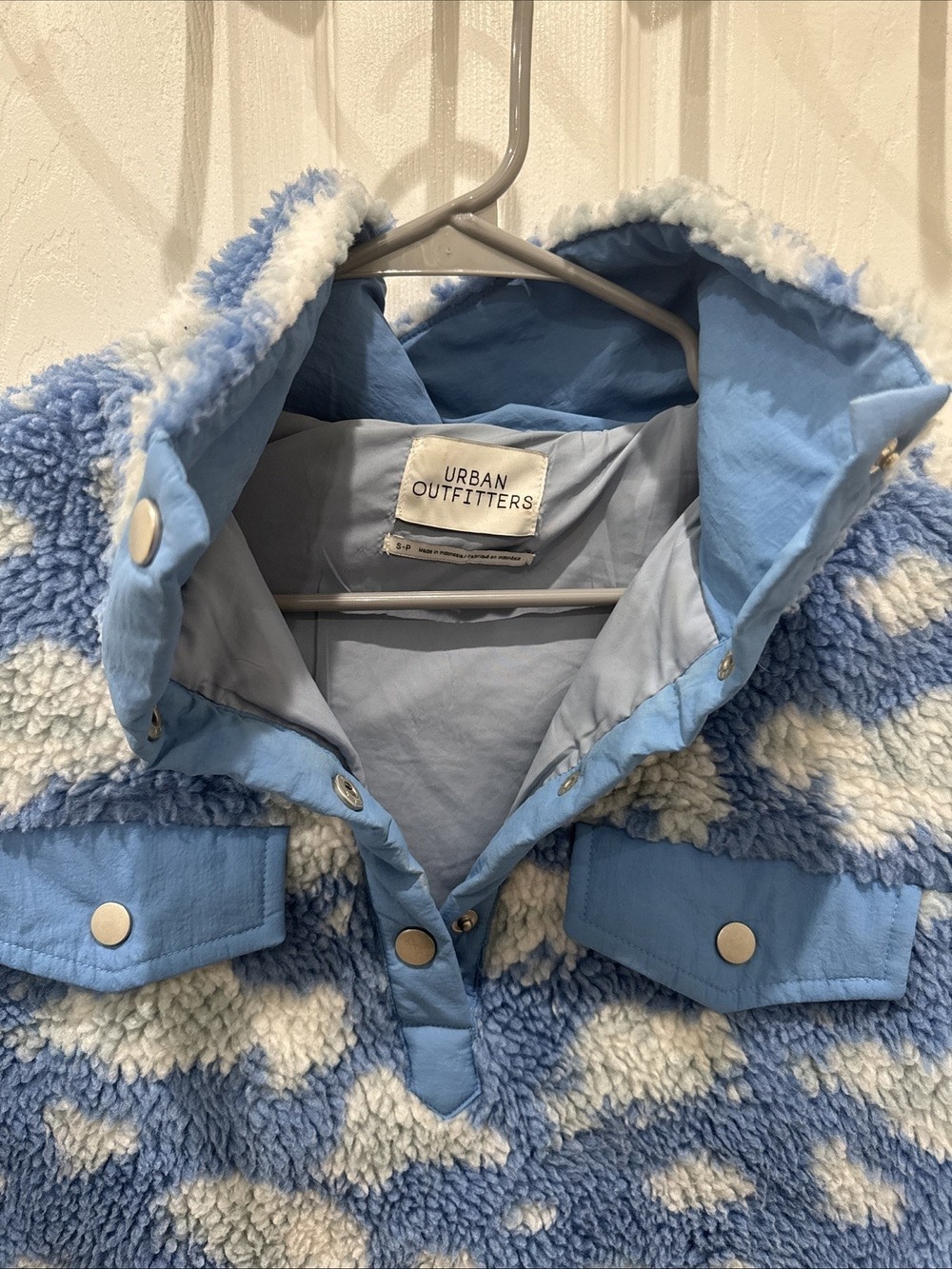 Urban outfitters Blue and White cloud Sherpa Pullover - Women’s Size Small - Picture 5 of 11